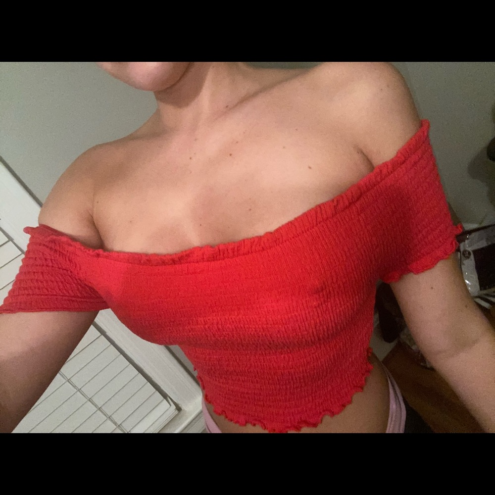 Red scrunch crop top